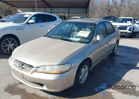 2000 Honda Accord 3.0 Ex z USA, uszkodzony, nr VIN 1HGCG165XYA077211